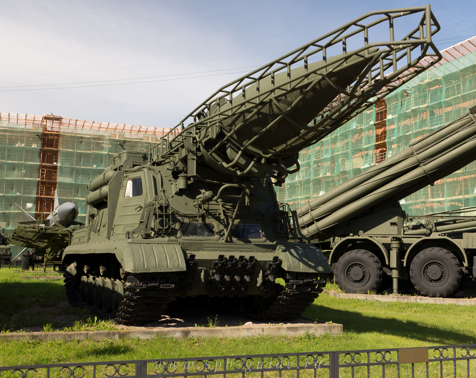 Пусковая установка 2П19 с ракетой 8К14 ракетного комплекса 9К72 «Эльбрус», принята на вооружение в 1962 г.