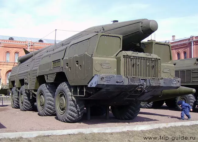 Пусковая установка 9П120 с ракетой 9М76 ракетного комплекса 9К76 «Темп-С», 1968 г. Пусковая установка 9П120 с ракетой 9М76 ракетного комплекса 9К76 «Темп-С», 1968 г.