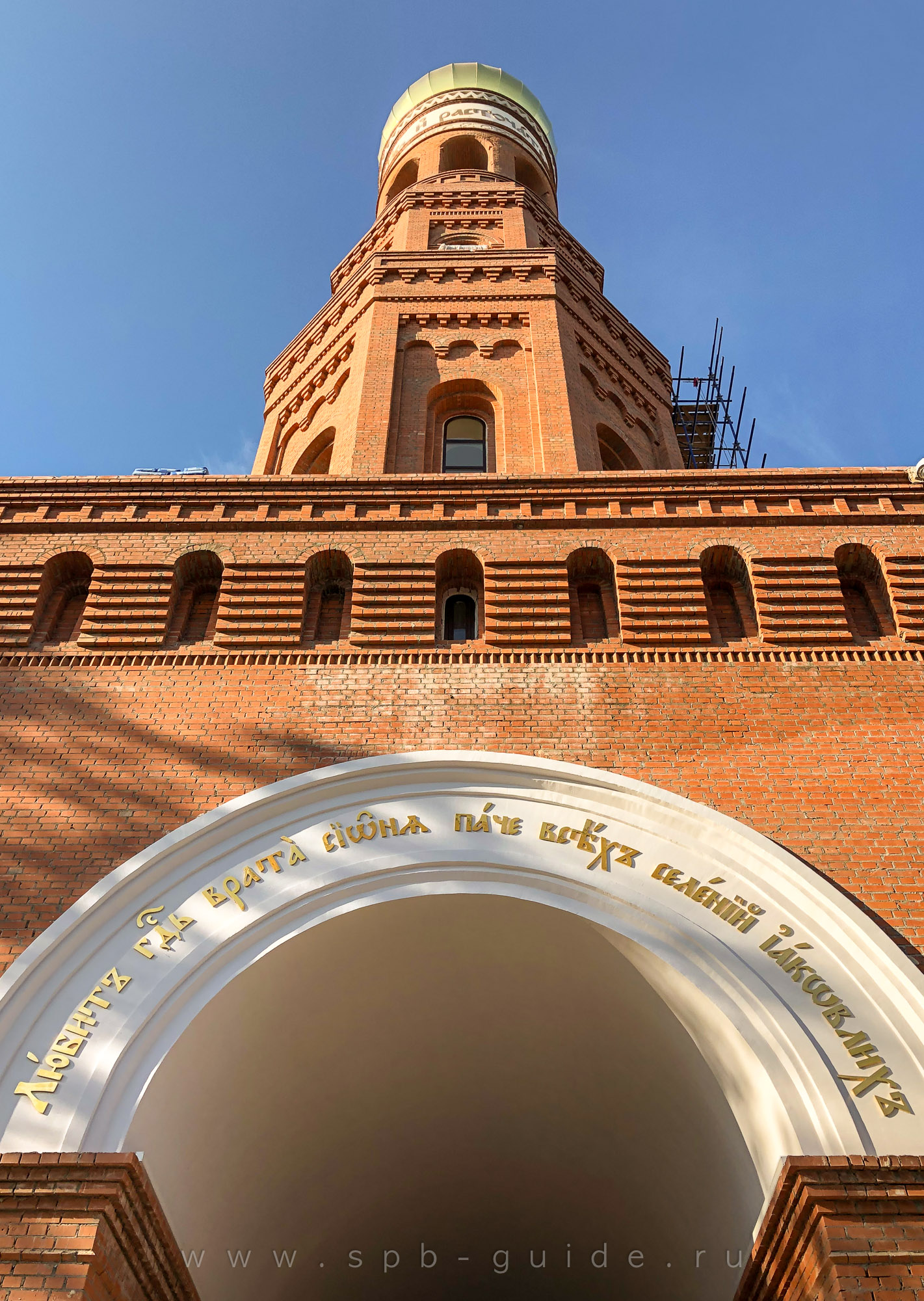 Новодевичий монастырь в Санкт-Петербурге, надвратная колокольня Новодевичий монастырь в Санкт-Петербурге, надвратная колокольня