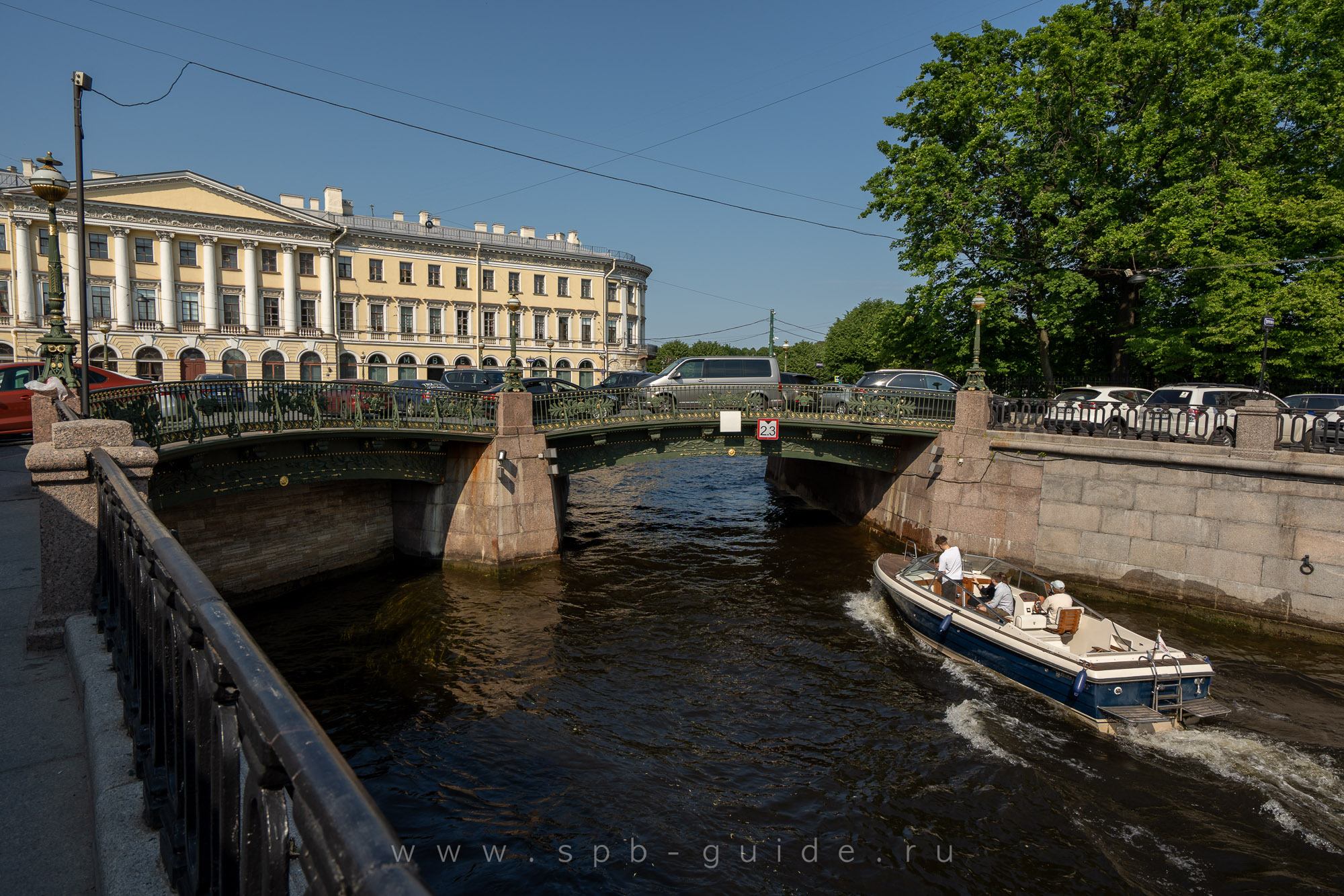 Катер и Тройной мост Катер и Тройной мост