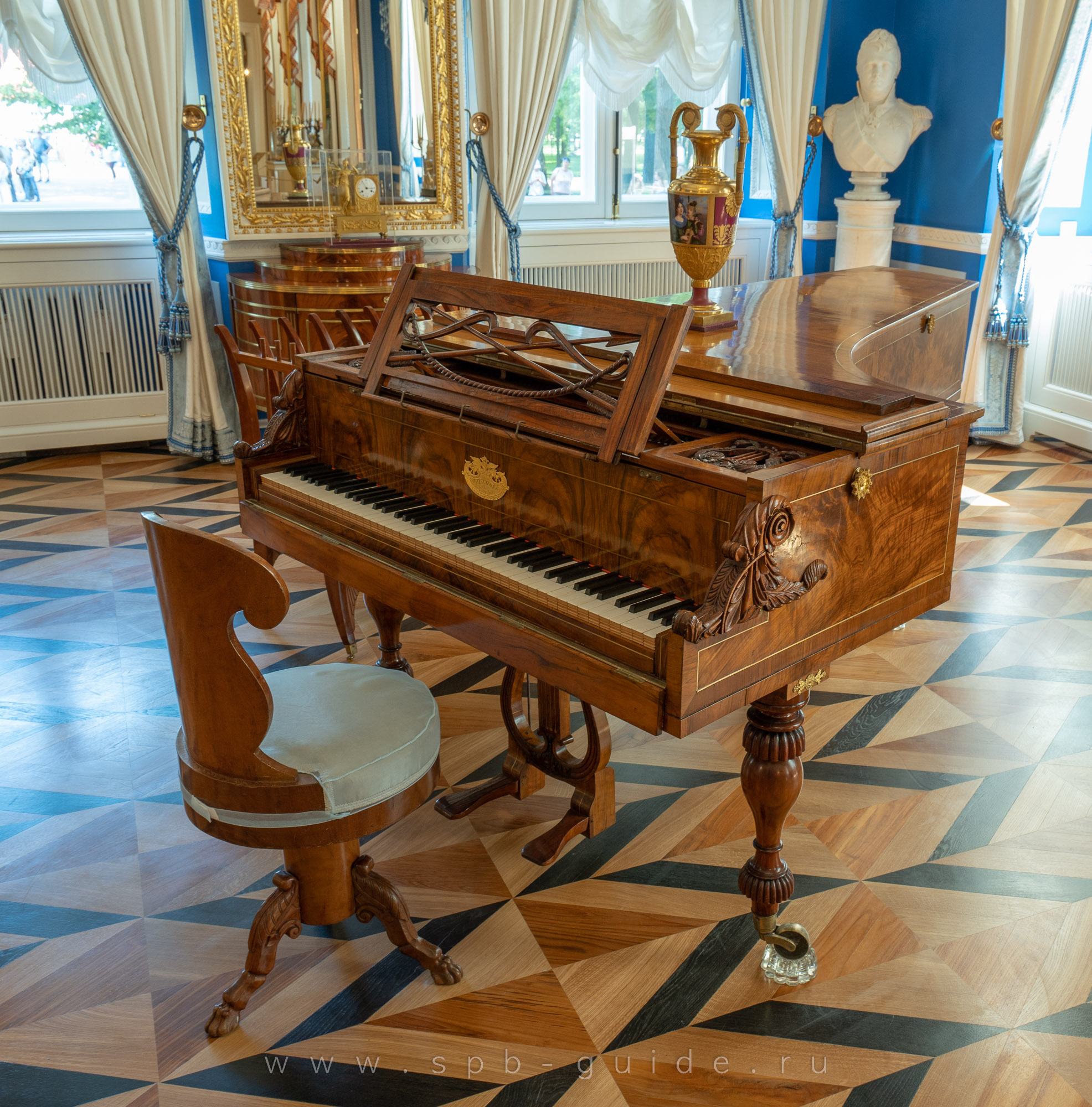 Рояль петербургской фабрики И. А. Тишнера, 1839 год, Синяя гостиная Рояль петербургской фабрики И. А. Тишнера, 1839 год, Синяя гостиная