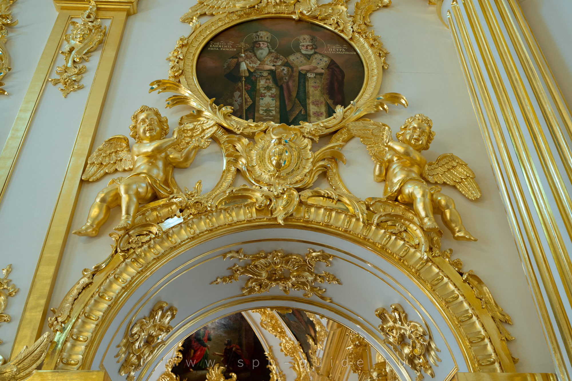 Образ Климента Римского и Петра Александрийского над правой аркой Образ Климента Римского и Петра Александрийского над правой аркой