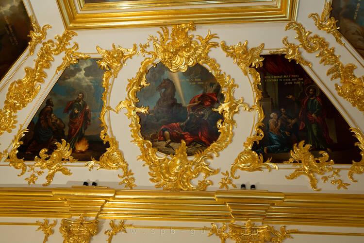 Церковный корпус в Петергофе