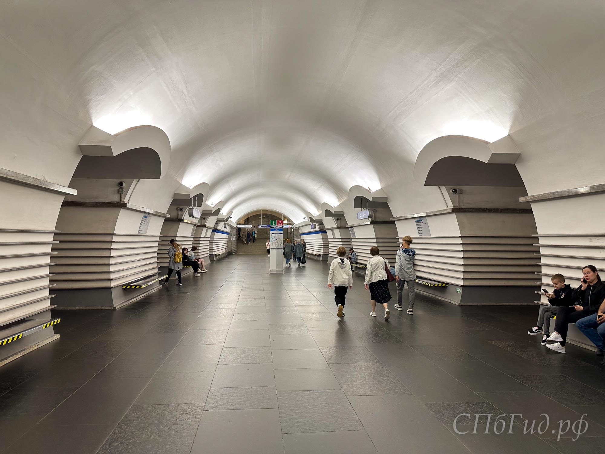 Метро «Невский проспект» в Санкт-Петербурге Метро «Невский проспект» в Санкт-Петербурге