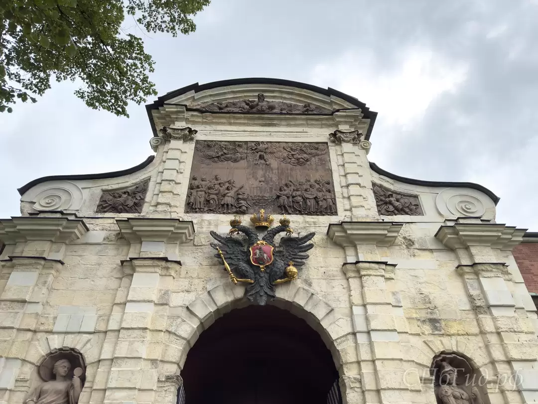 Петровские ворота Петропавловской крепости Петровские ворота Петропавловской крепости