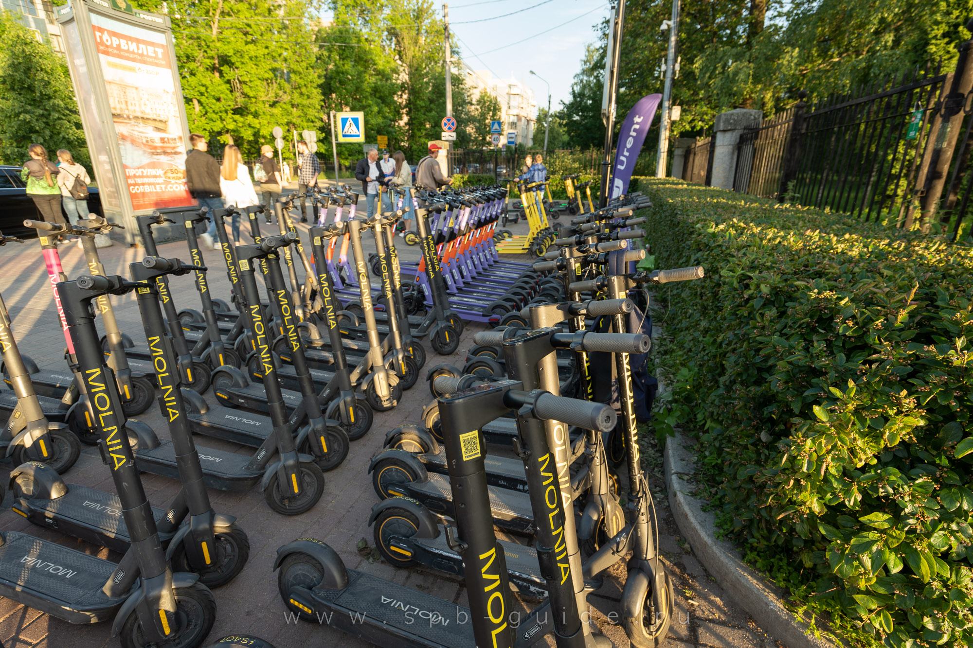 Прокат самокатов у метро «Крестовский остров» Прокат самокатов у метро «Крестовский остров»