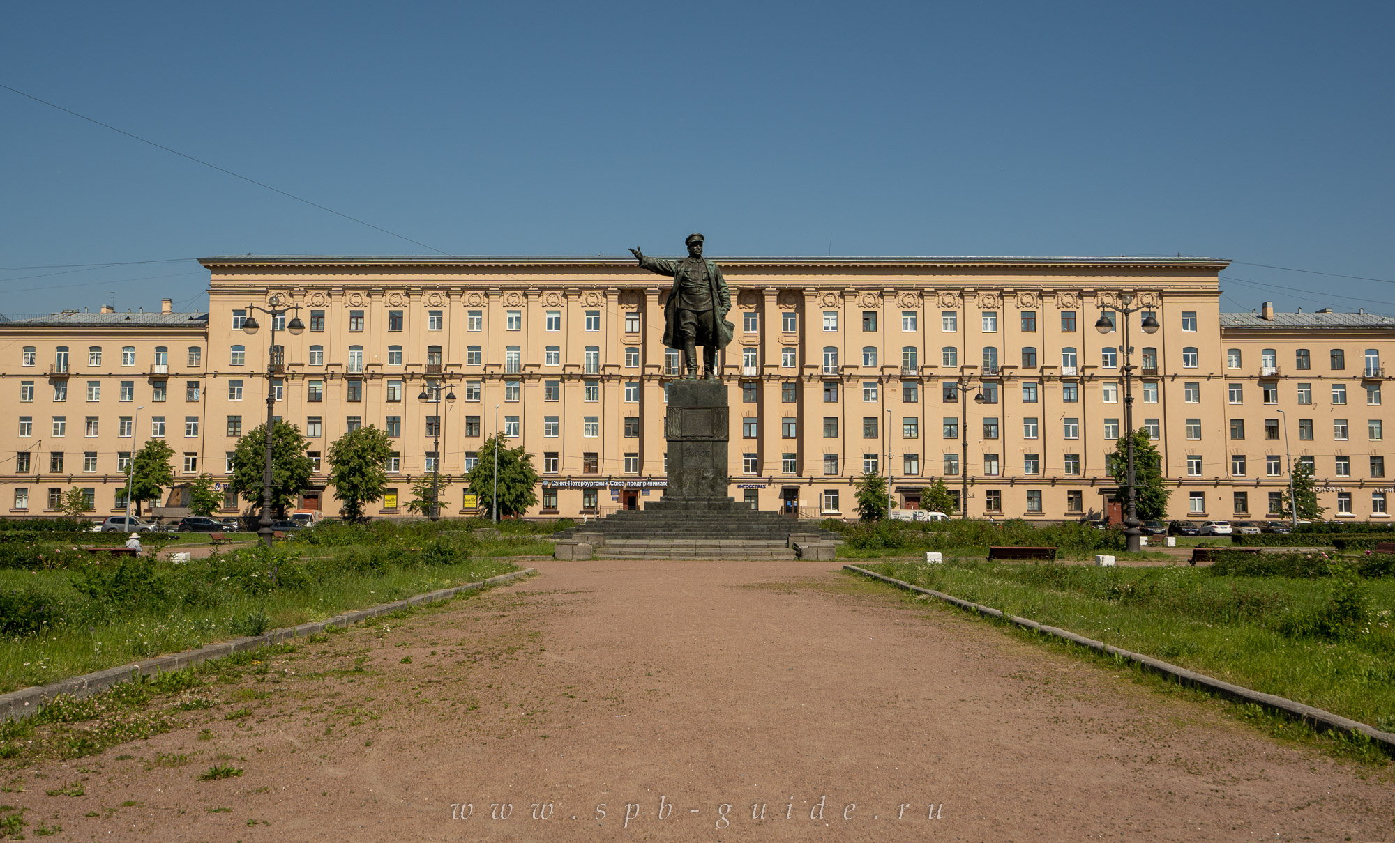 Кировская площадь в Санкт-Петербурге