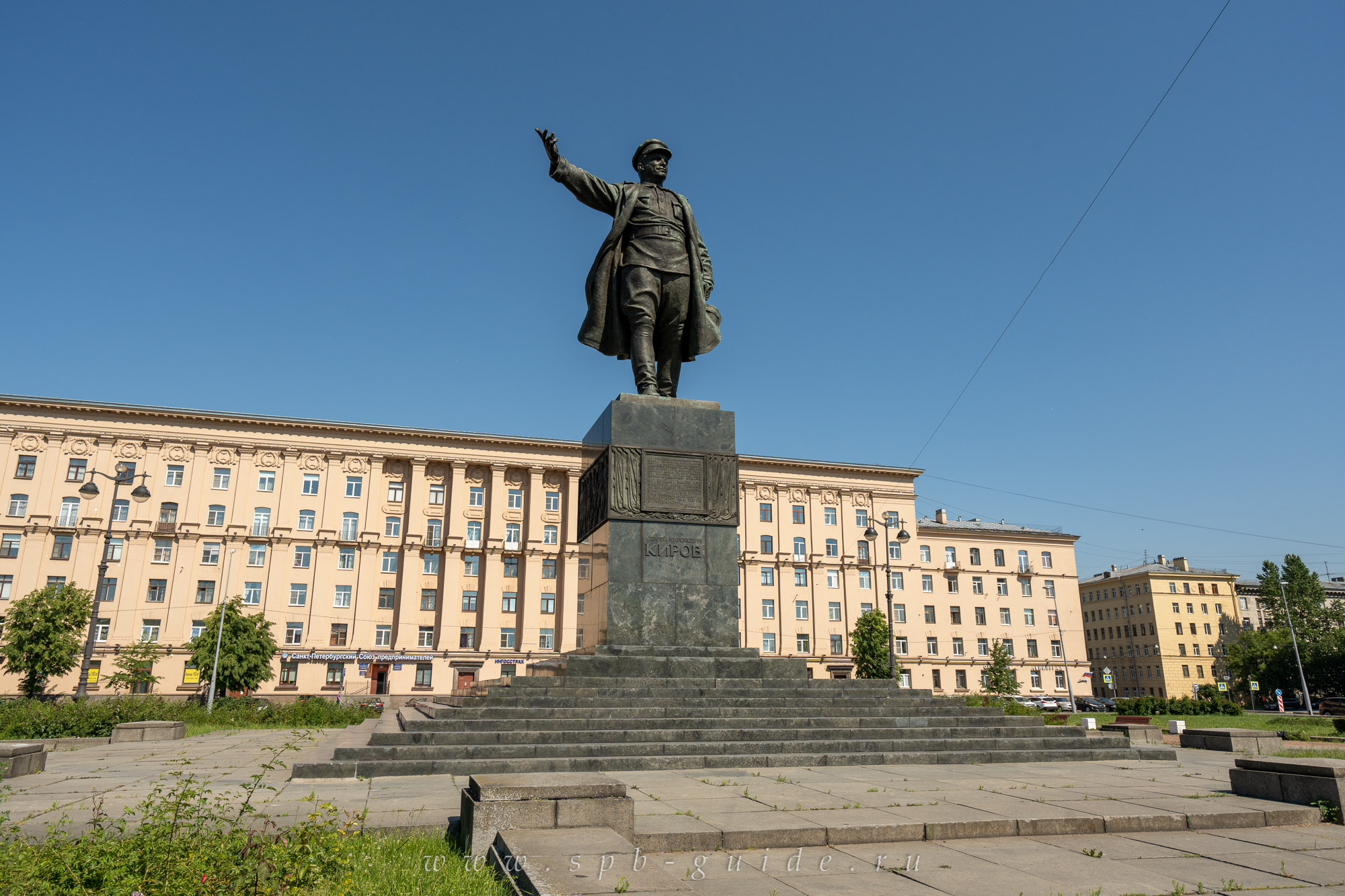 Памятник Кирову в Санкт-Петербурге