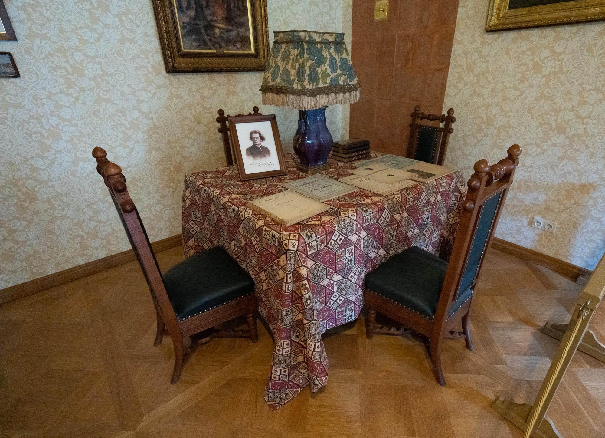 Фермерский дворец в Петергофе Фермерский дворец в Петергофе