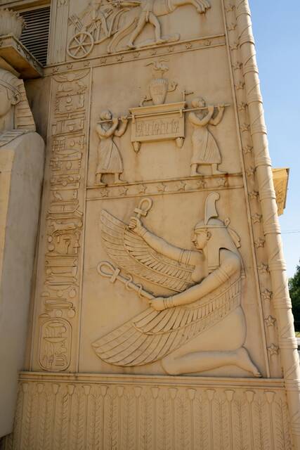 Сцены мифологии, Египетские ворота