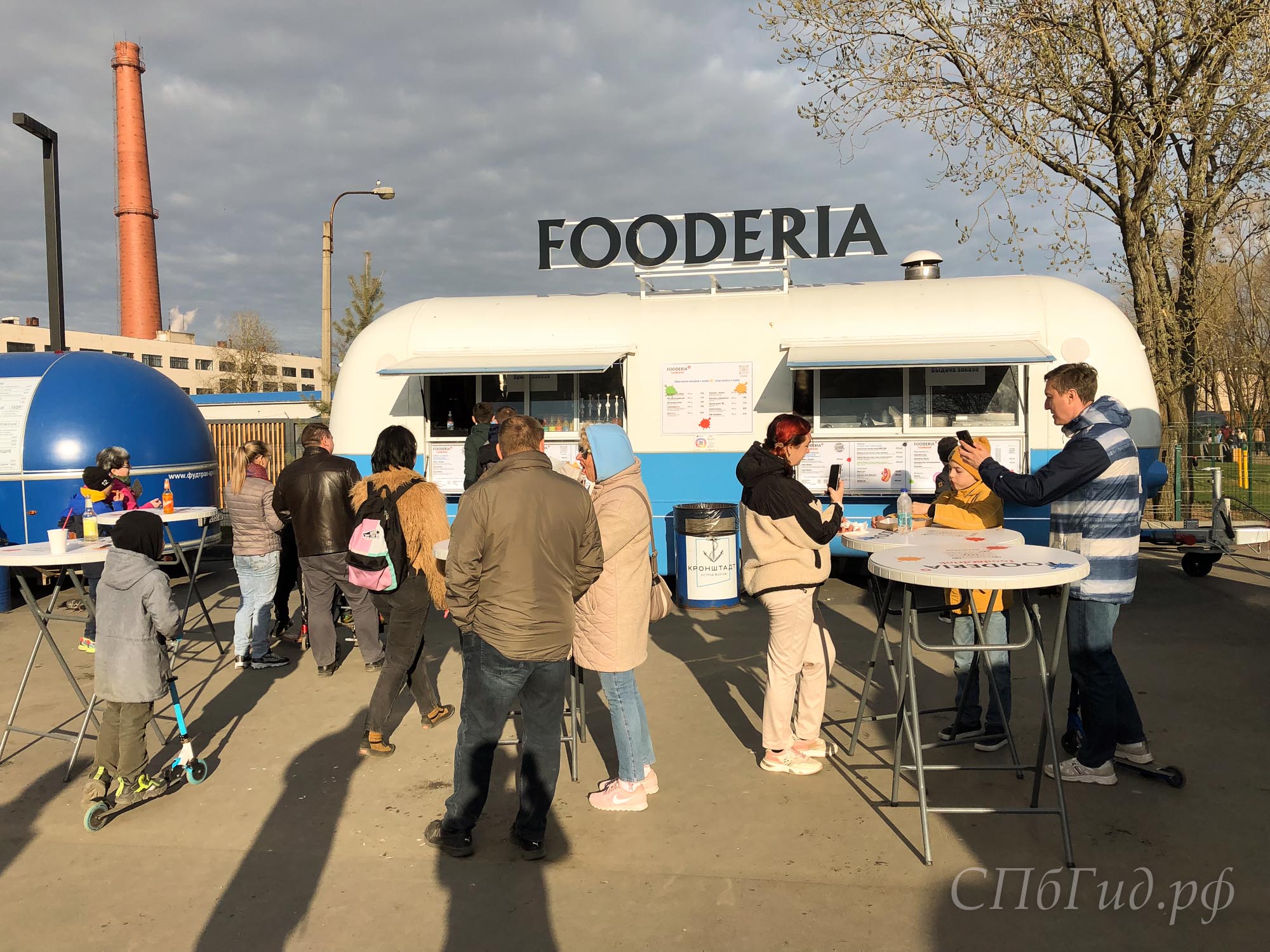 Фудкорт в парке «Остров фортов» в Кронштадте