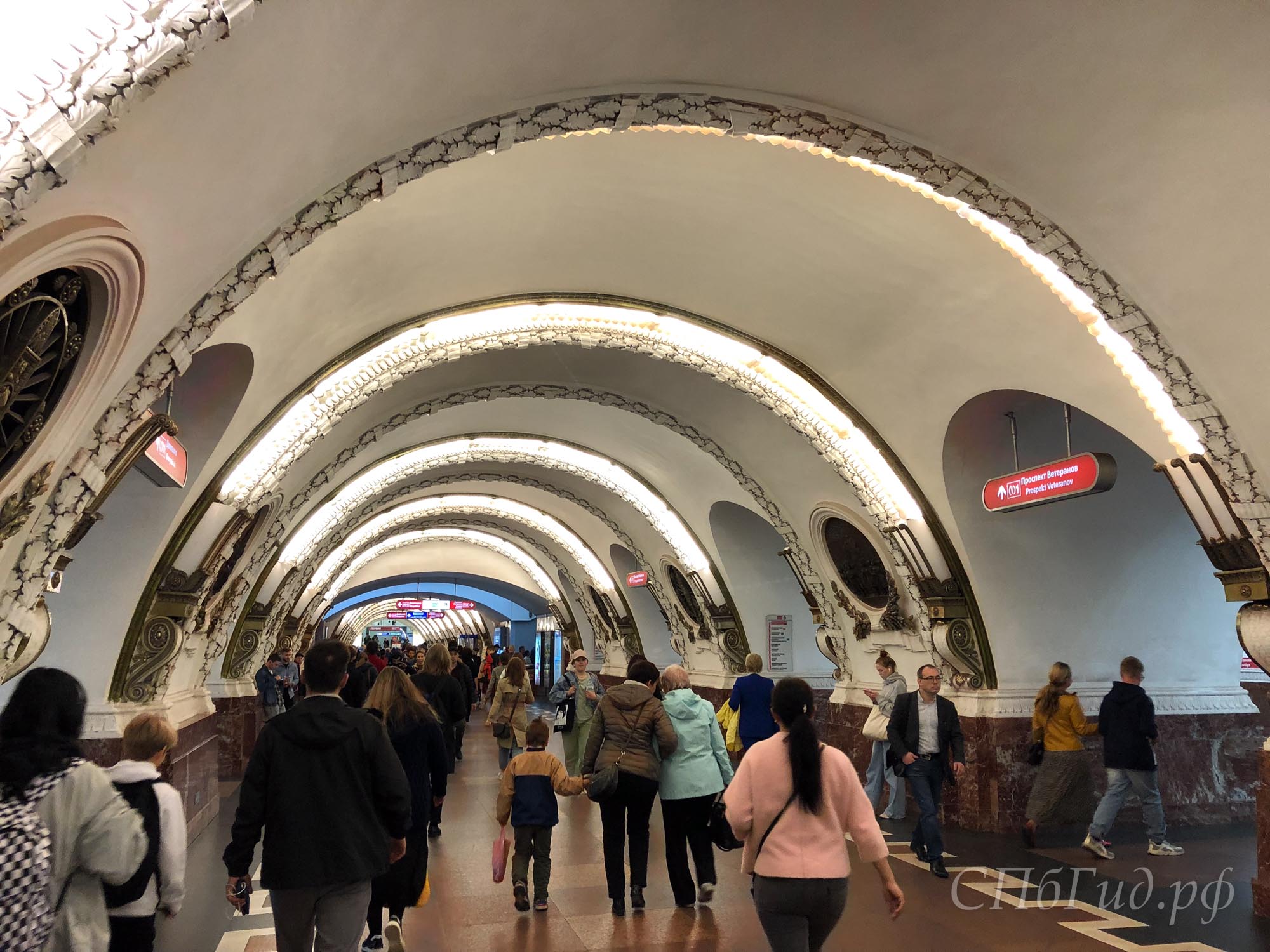 Станция метро «Площадь Восстания» в Санкт-Петербурге Станция метро «Площадь Восстания» в Санкт-Петербурге