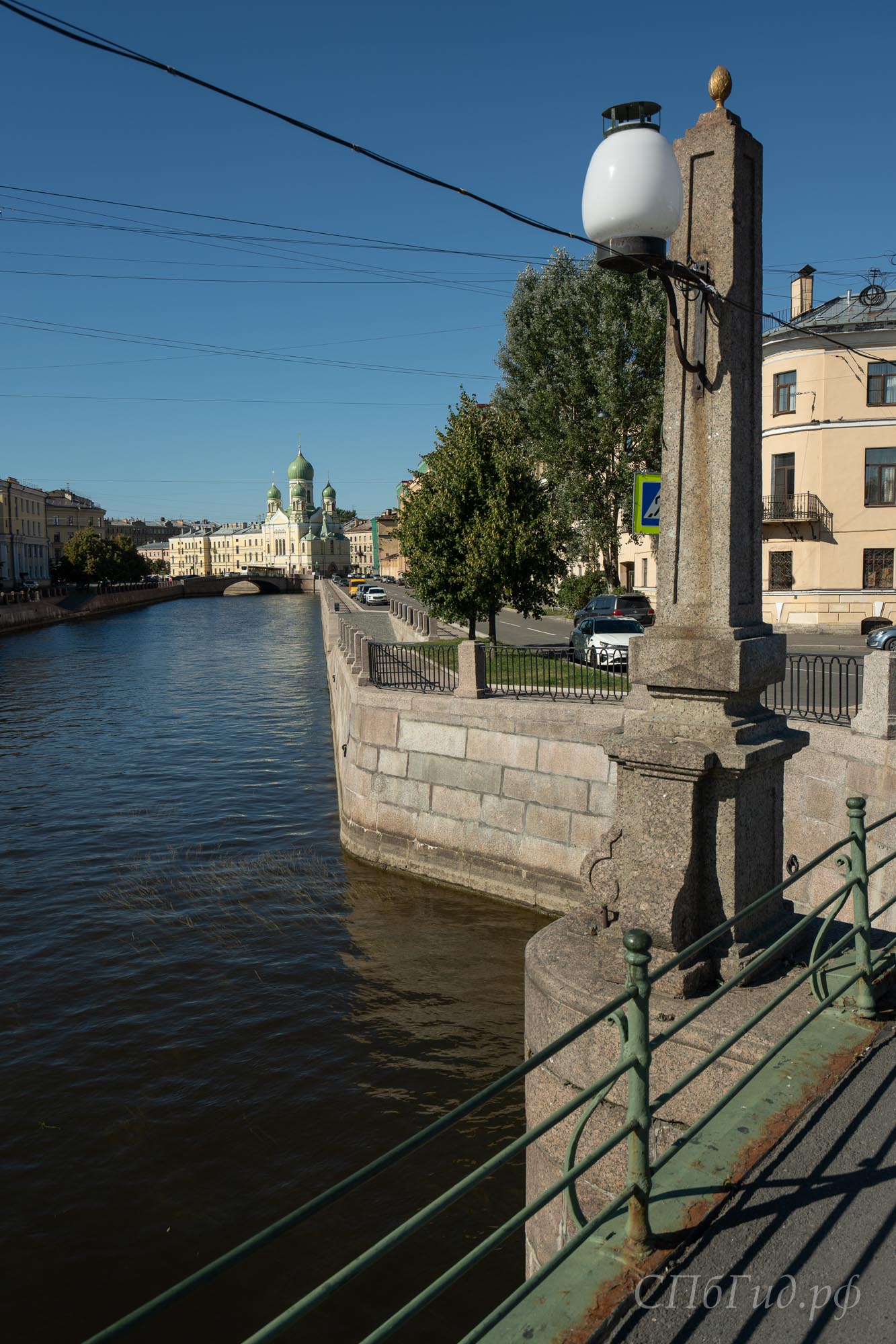 Фонарь Пикалова моста, вид на Могилёвский мост и Исидоровскую церковь Фонарь Пикалова моста, вид на Могилёвский мост и Исидоровскую церковь