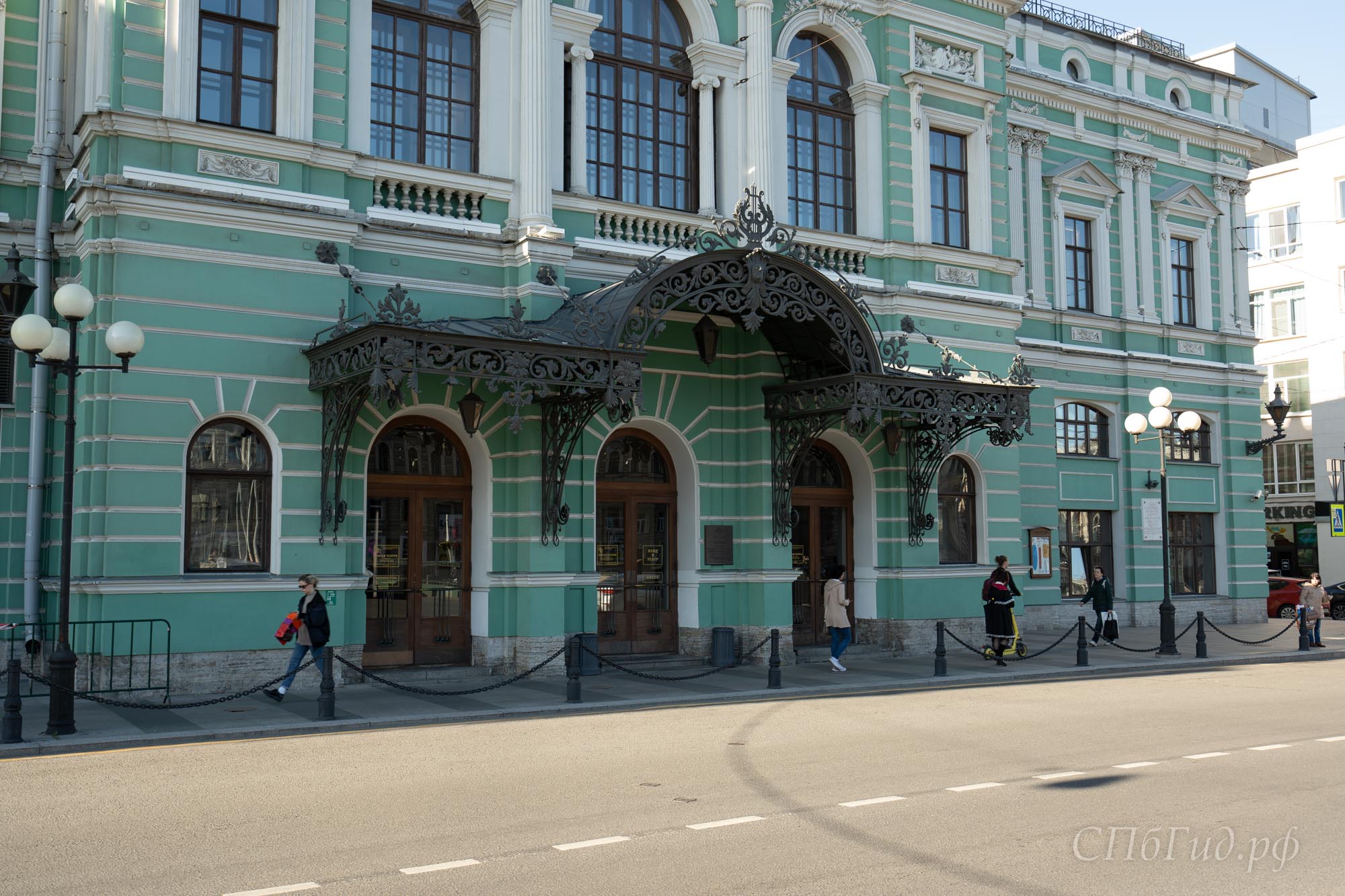 Крыльцо театра Крыльцо театра