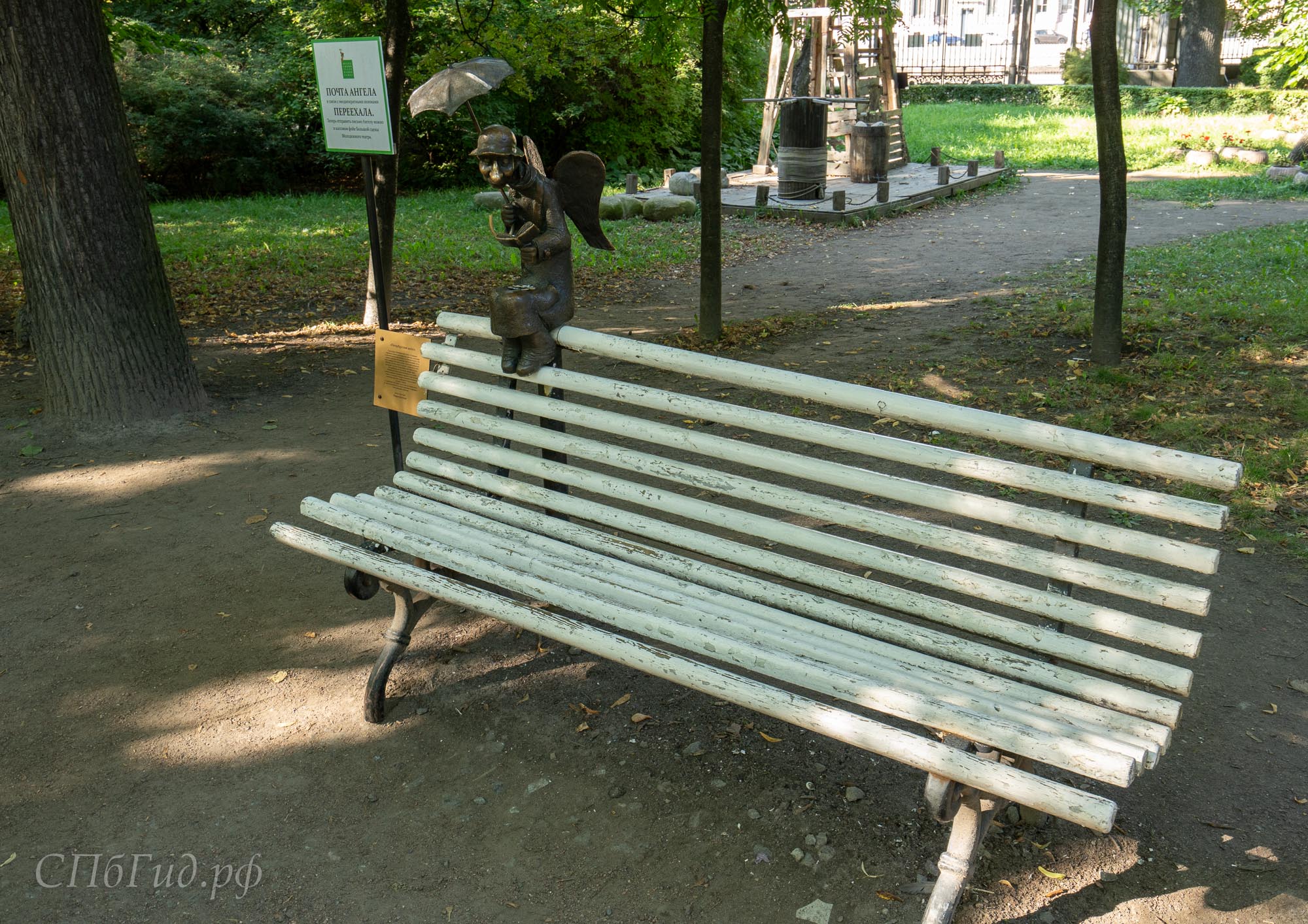 Петербургский ангел на скамейке Петербургский ангел на скамейке