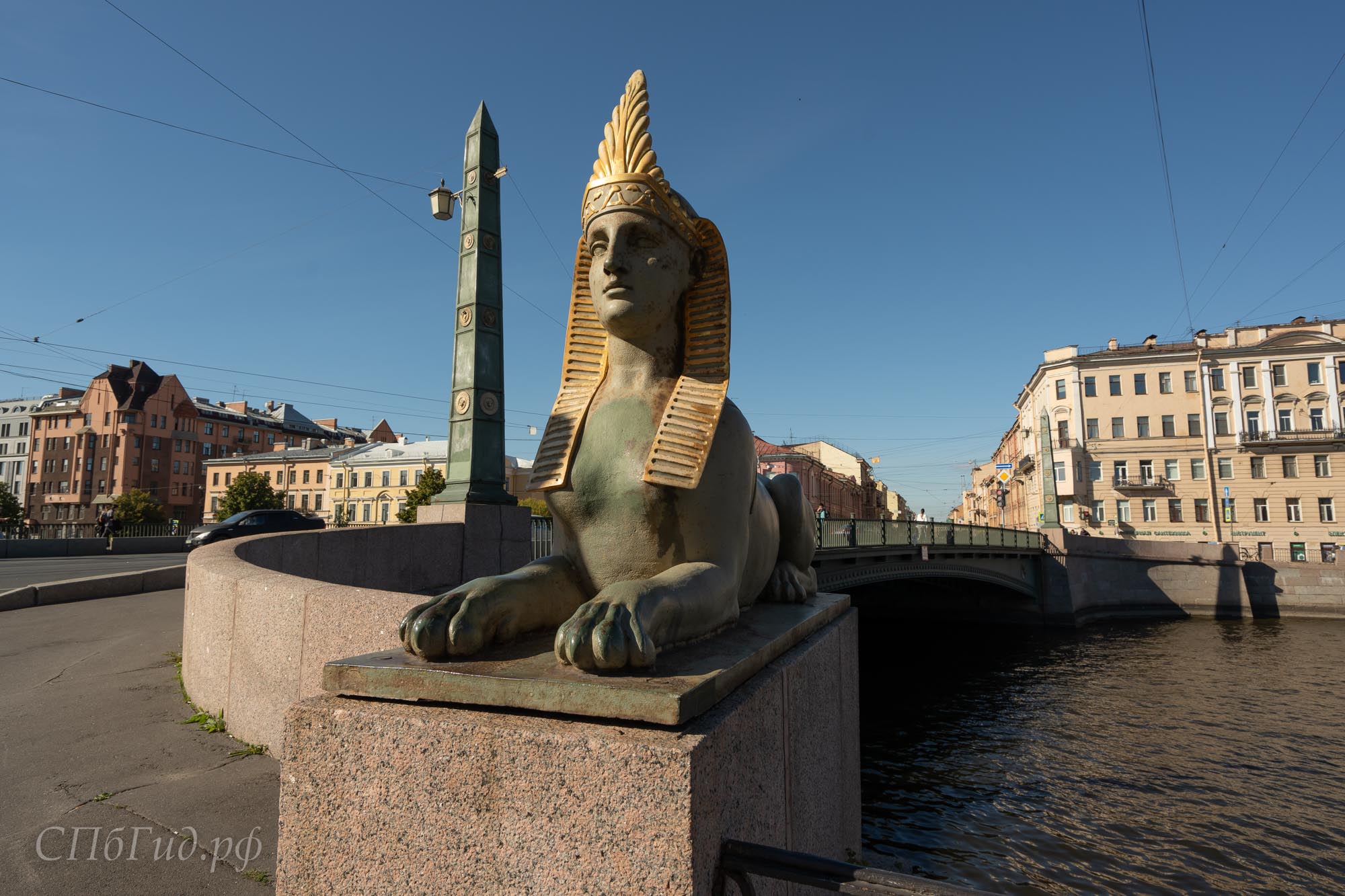Сфинкс и обелиск в Санкт-Петербурге