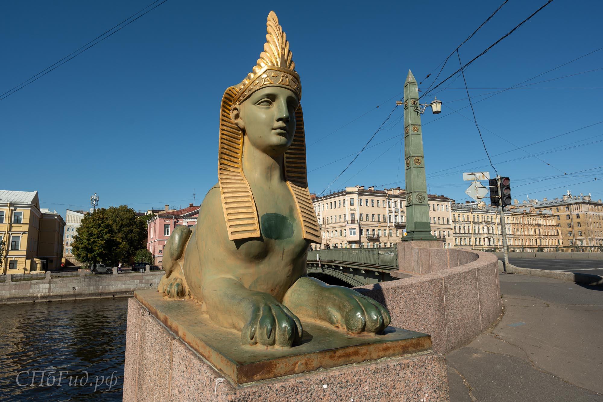Сфинкс у Египетского моста в Санкт-Петербурге