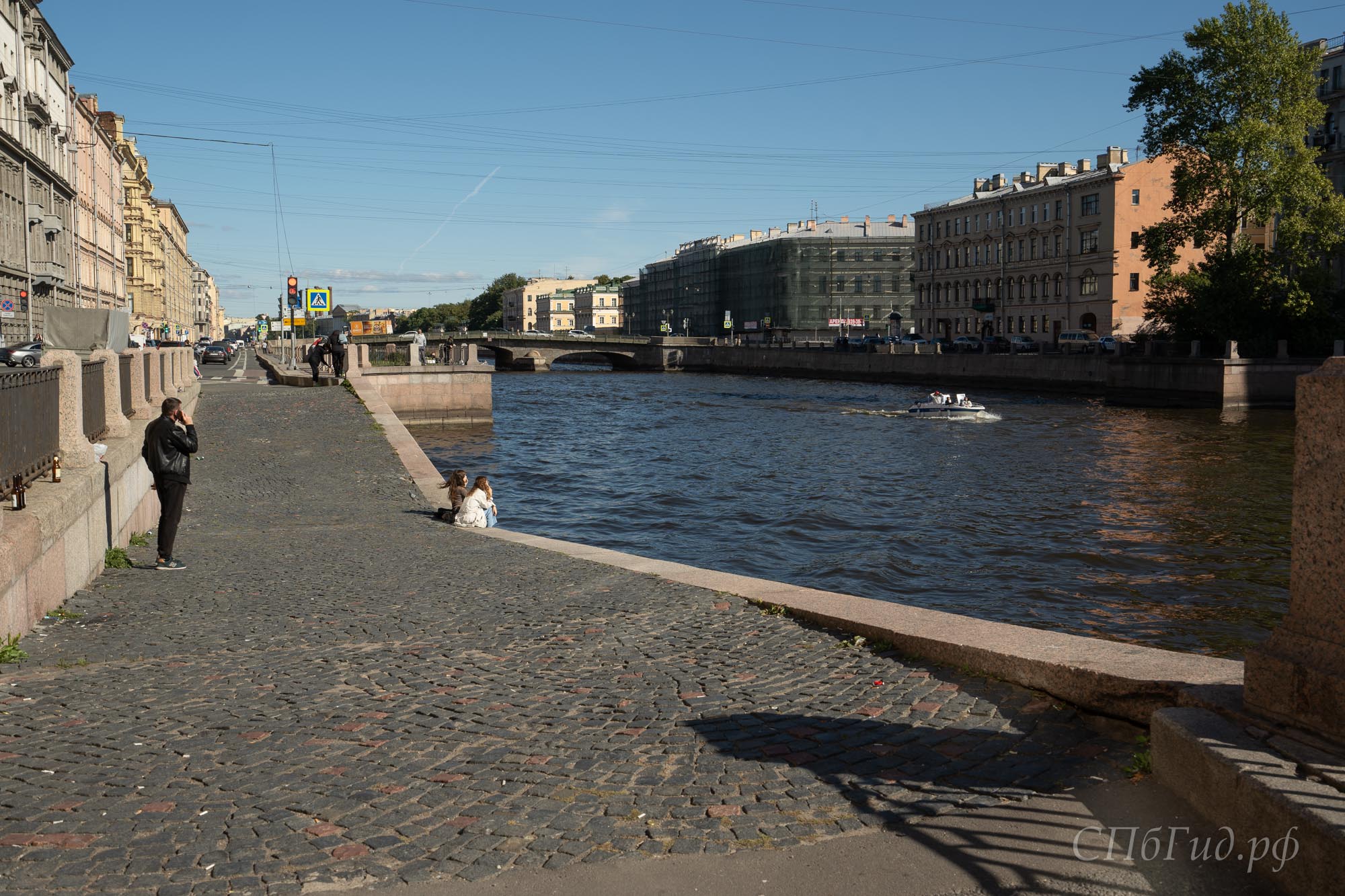 Спуск к воде на берегу Фонтанки Спуск к воде на берегу Фонтанки