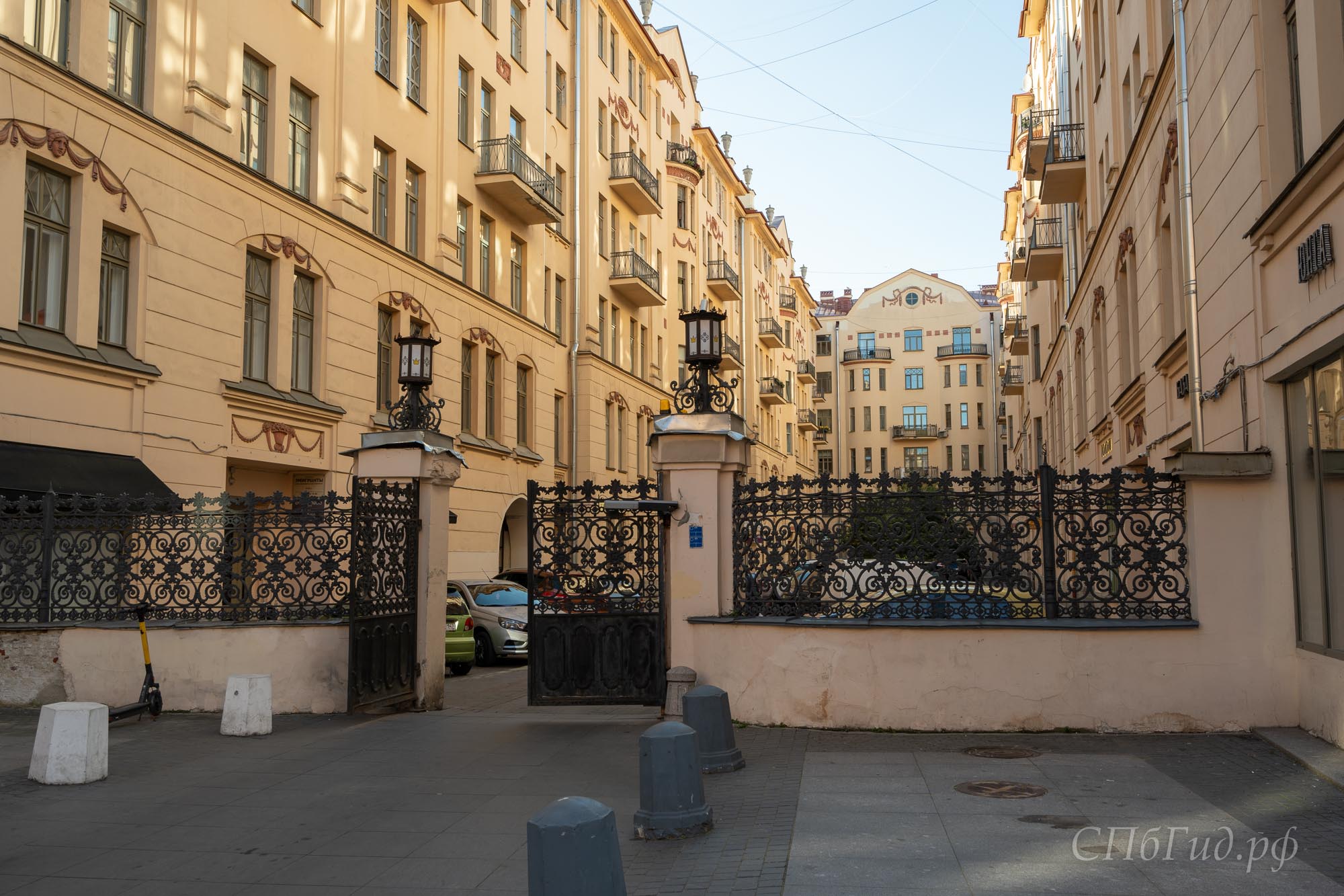Жилой комплекс Петербургской купеческой управы, улица Рубинштейна, 23 Жилой комплекс Петербургской купеческой управы, улица Рубинштейна, 23