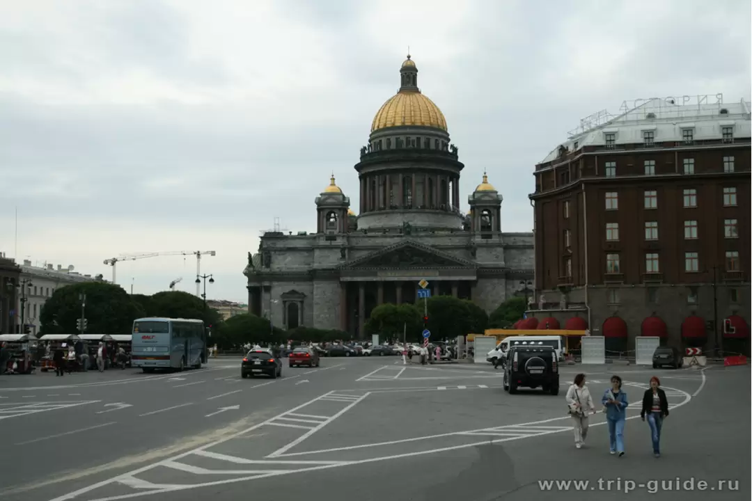 Вид на Исаакиевскую площадь с Синего моста Вид на Исаакиевскую площадь с Синего моста