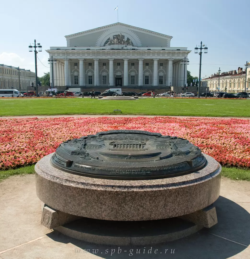 Схема Стрелки Васильевского острова и здание Биржи Схема Стрелки Васильевского острова и здание Биржи