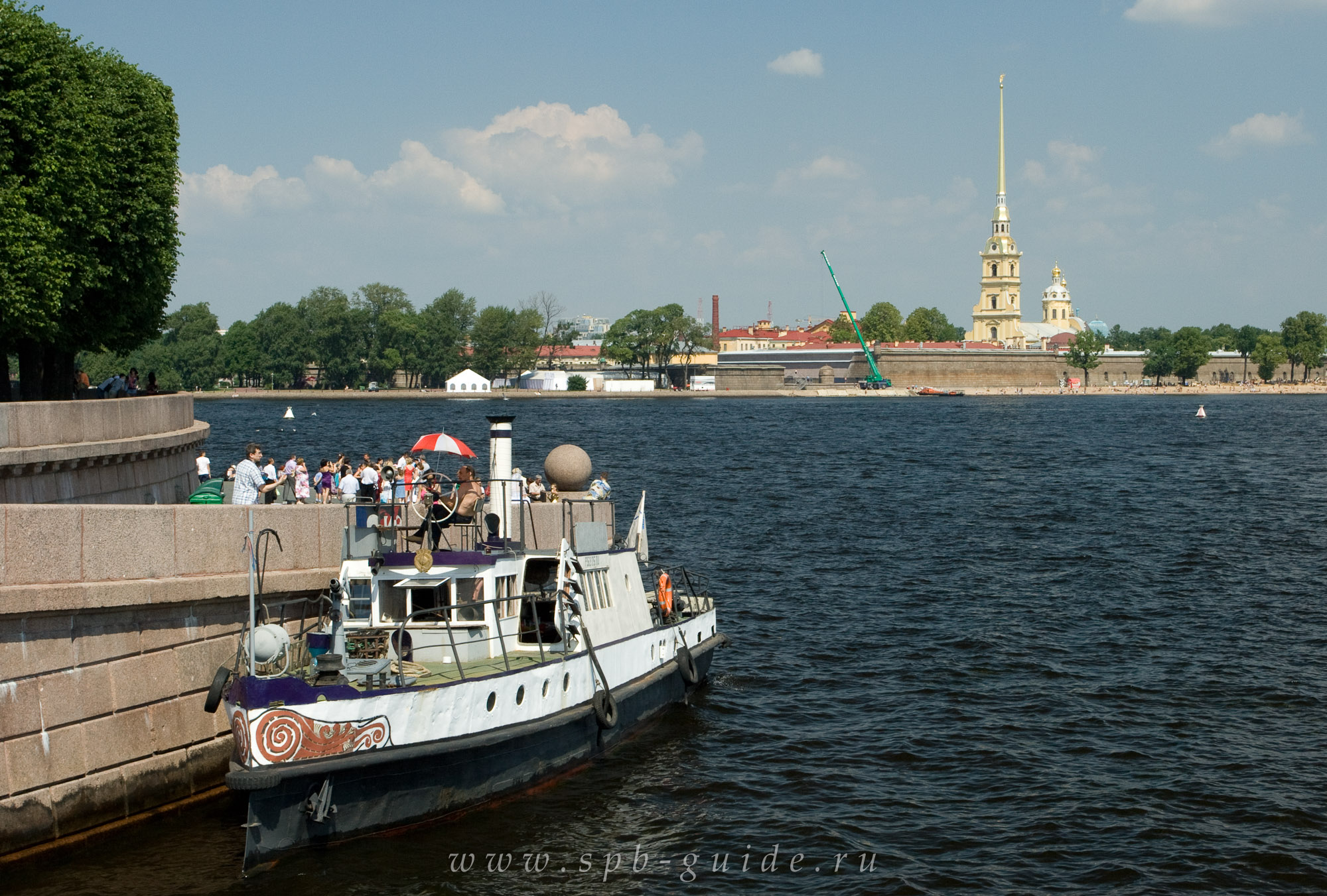 Спуск к Неве на стрелке В.О.