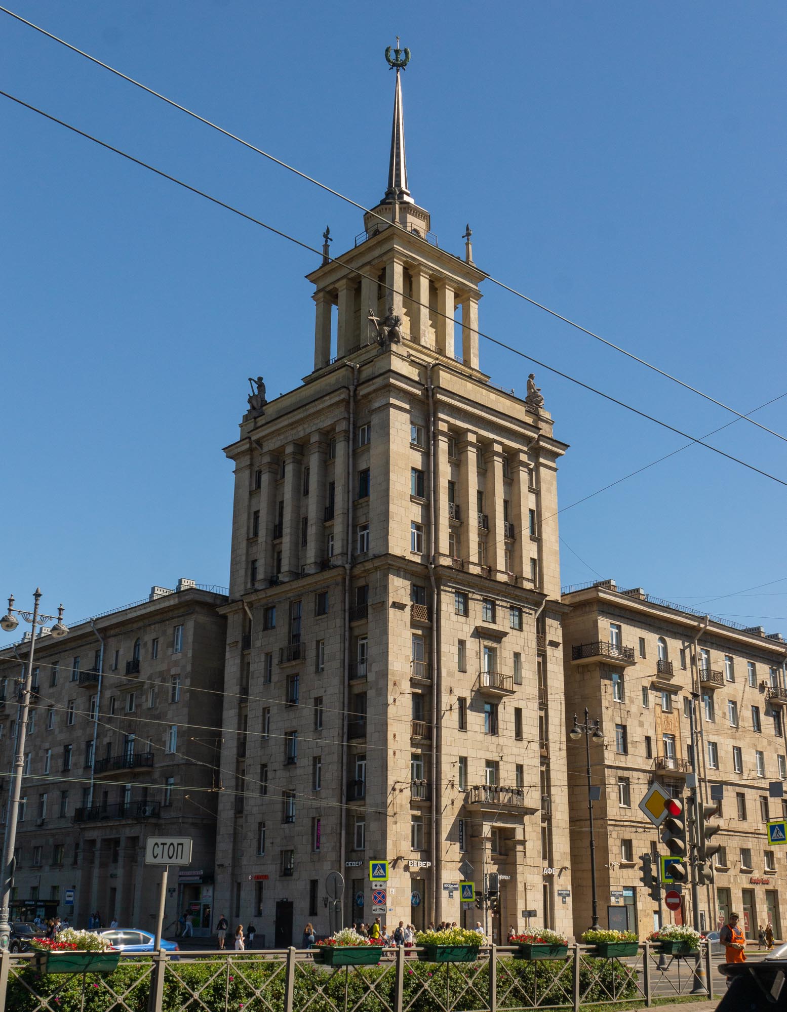 Дом со шпилем на Московском проспекте в Санкт-Петербурге Дом со шпилем на Московском проспекте в Санкт-Петербурге