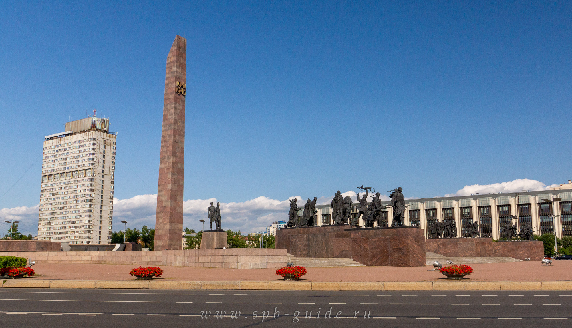 Площадь победы в россии. Площадь Победы Санкт-Петербург. Мемориал на площади Победы. Памятник площадь Победы Санкт-Петербург. Площадь Победы мемориал героическим защитникам Ленинграда.