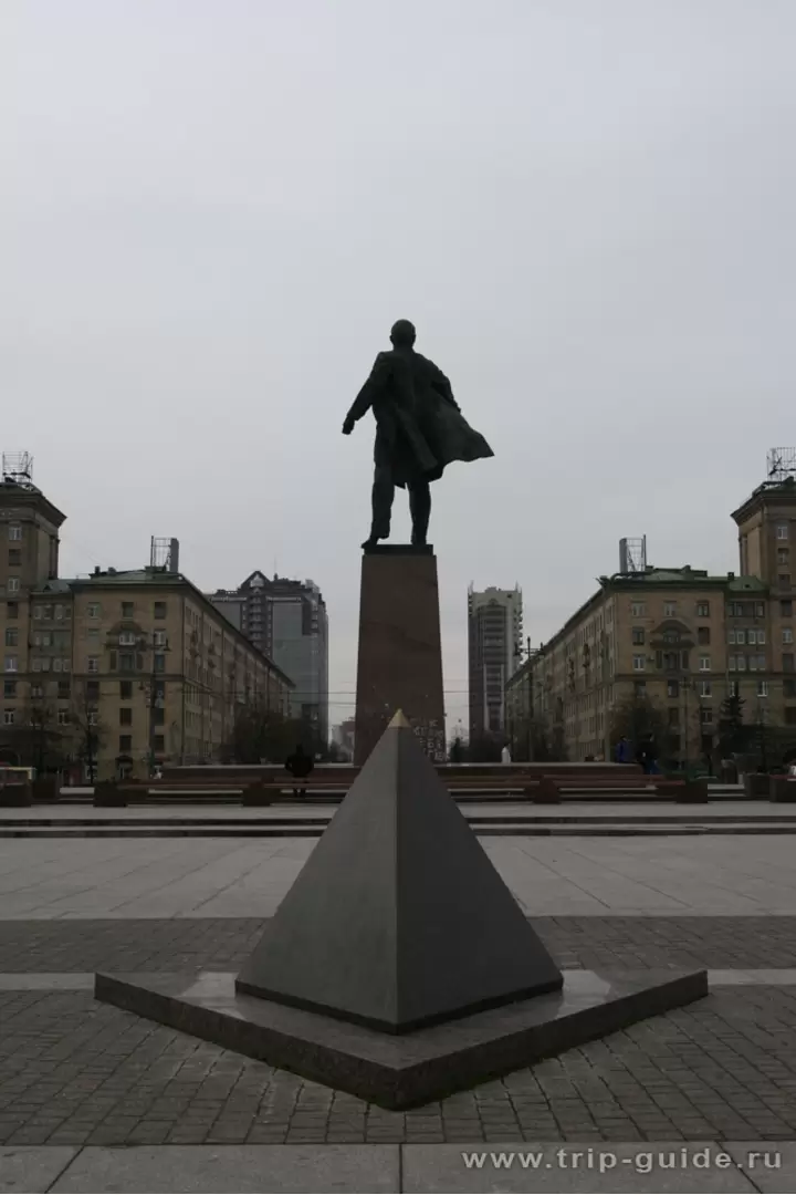 Московская площадь в Санкт-Петербурге — место отправления маршруток в Павловск, Царское село, Гатчину Московская площадь в Санкт-Петербурге — место отправления маршруток в Павловск, Царское село, Гатчину