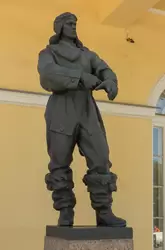 Скульптура «Фронт» Главного павильона в парке Победы
