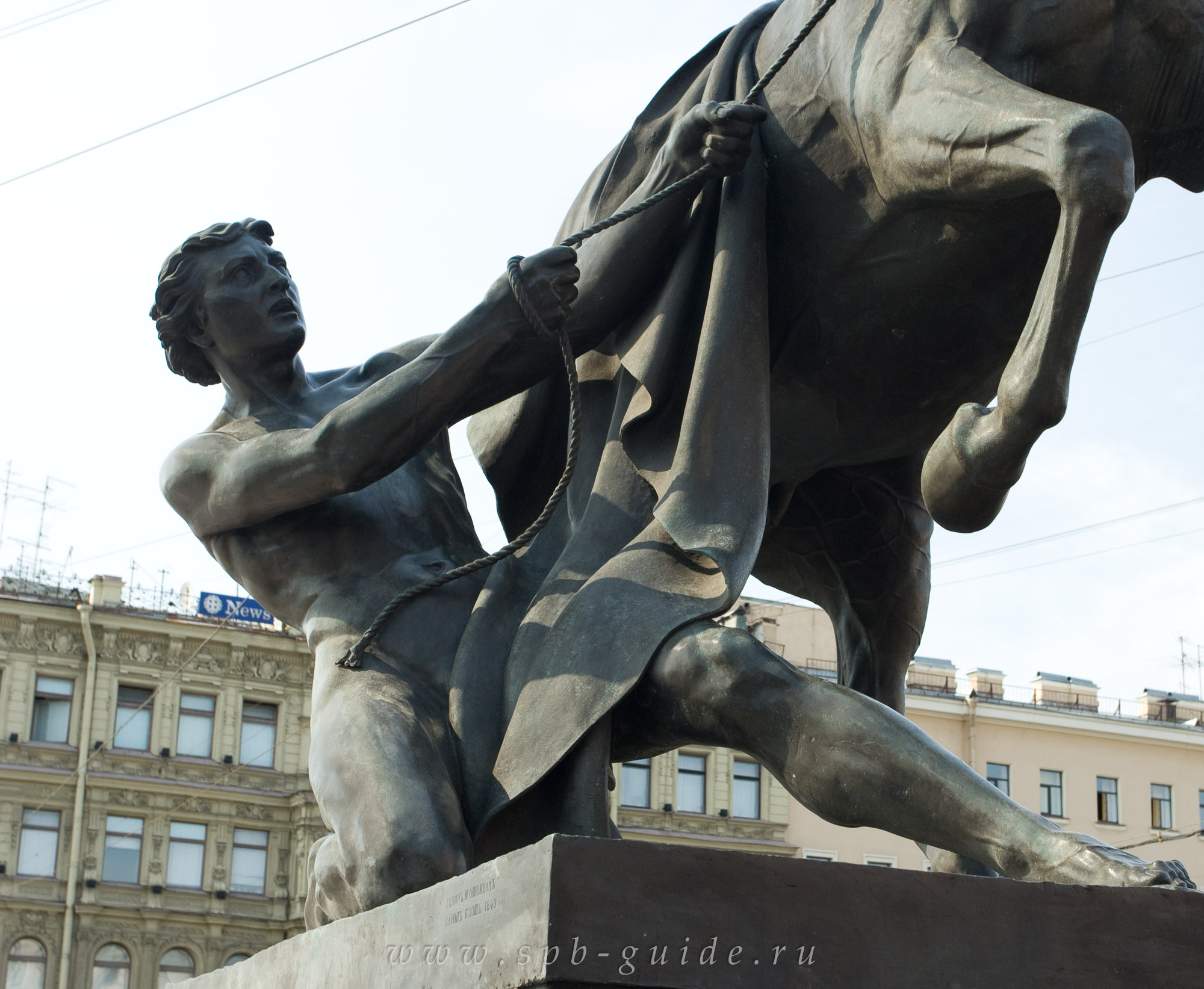 Аничков мост через какую реку. Аничкин мост в Санкт-Петербурге. Памятники архитектуры Санкт Петербурга Аничкин мост. Питер Аничков мост.