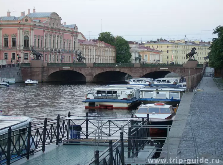 Белые ночи, кораблики у Аничкова моста Белые ночи, кораблики у Аничкова моста