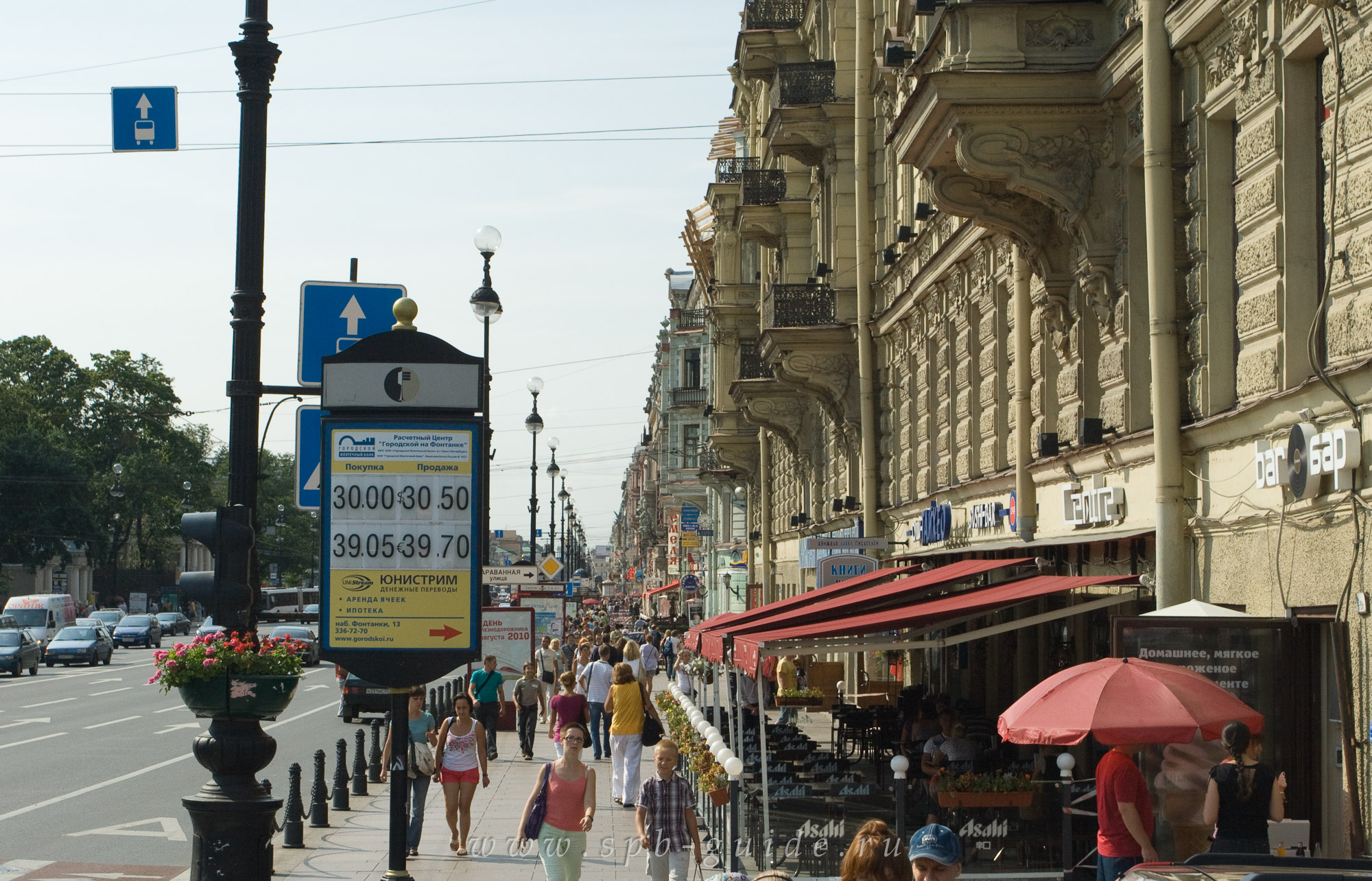 Невский проспект у Аничкова моста Невский проспект у Аничкова моста