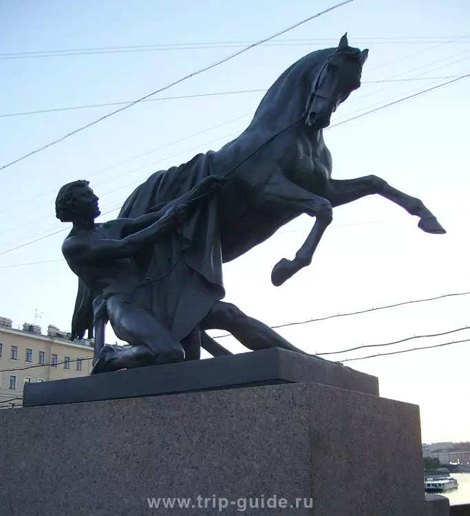 Река Фонтанка, скульптура на Аничковом мосту