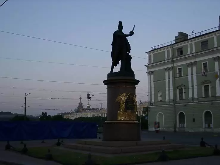 Белые ночи, памятник Суворову на Марсовом поле Белые ночи, памятник Суворову на Марсовом поле