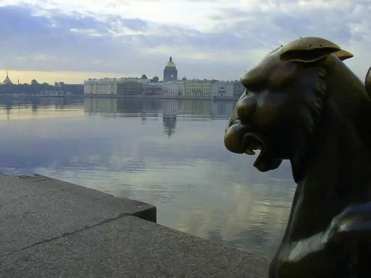 Белые ночи в Санкт-Петербурге, вид на Адмиралтейскую набережную Белые ночи в Санкт-Петербурге, вид на Адмиралтейскую набережную