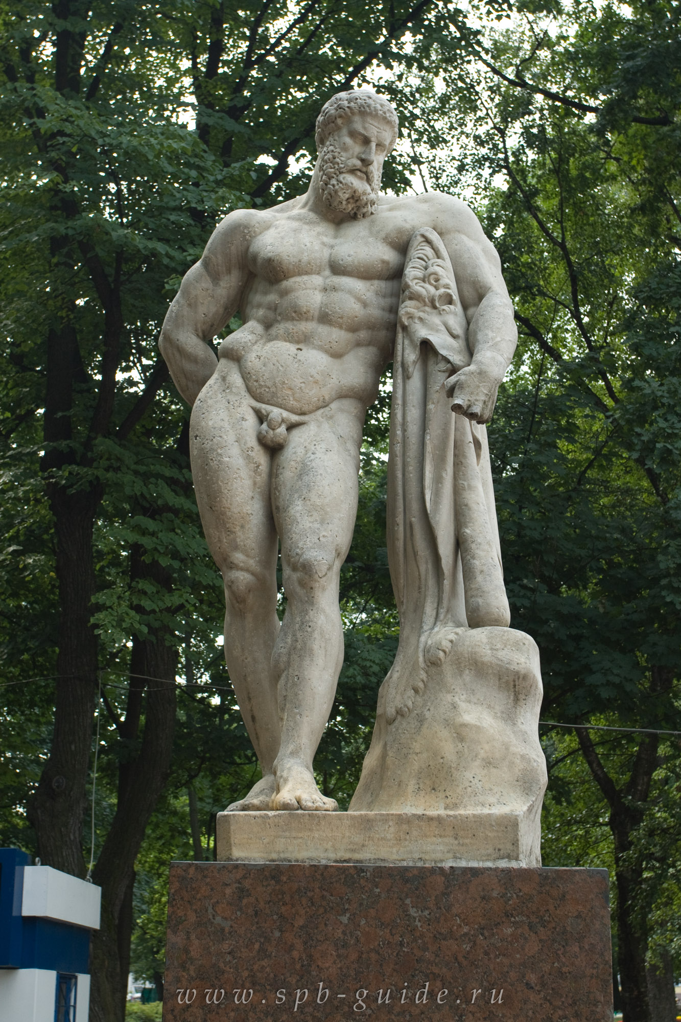 Александровский сад, Геракл