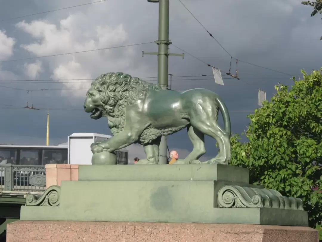 Лев Лев