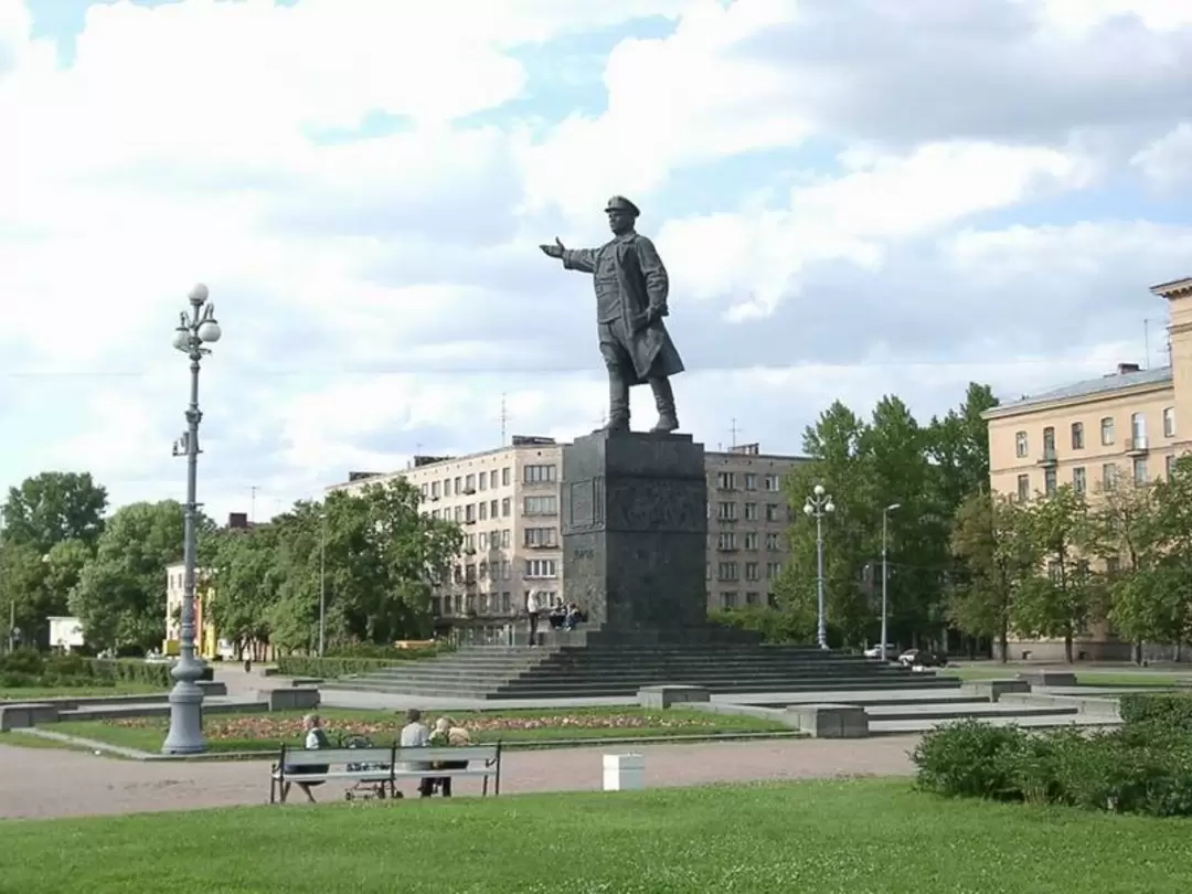 Санкт-Петербург, Памятники, Памятник С.М. Кирову у Кировского райсовета Санкт-Петербург, Памятники, Памятник С.М. Кирову у Кировского райсовета