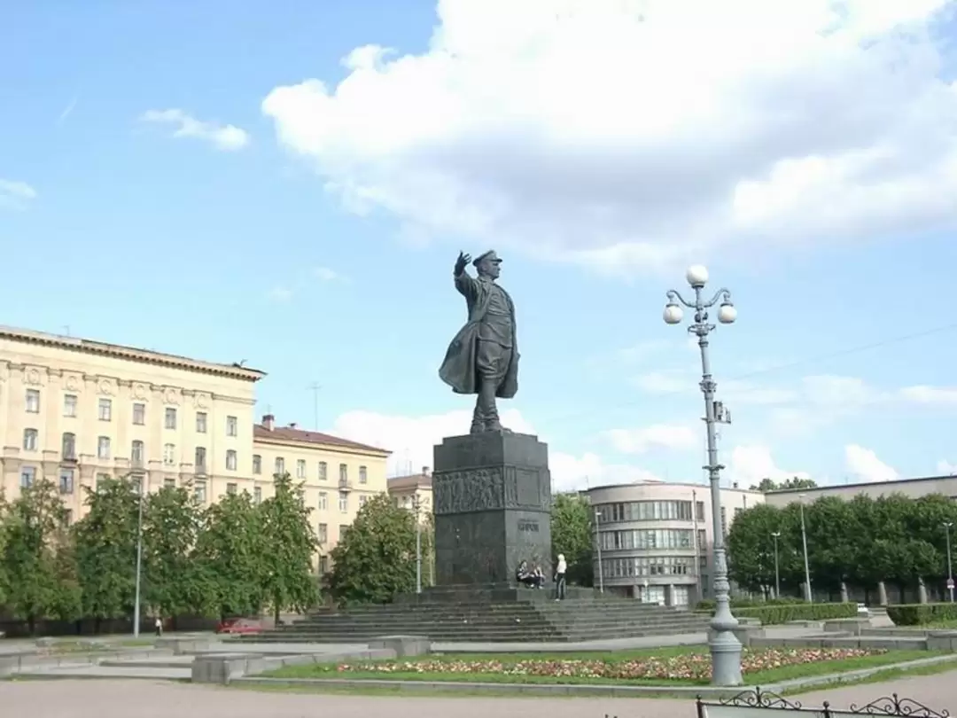 Санкт-Петербург, Памятники, Памятник С.М. Кирову у Кировского райсовета Санкт-Петербург, Памятники, Памятник С.М. Кирову у Кировского райсовета