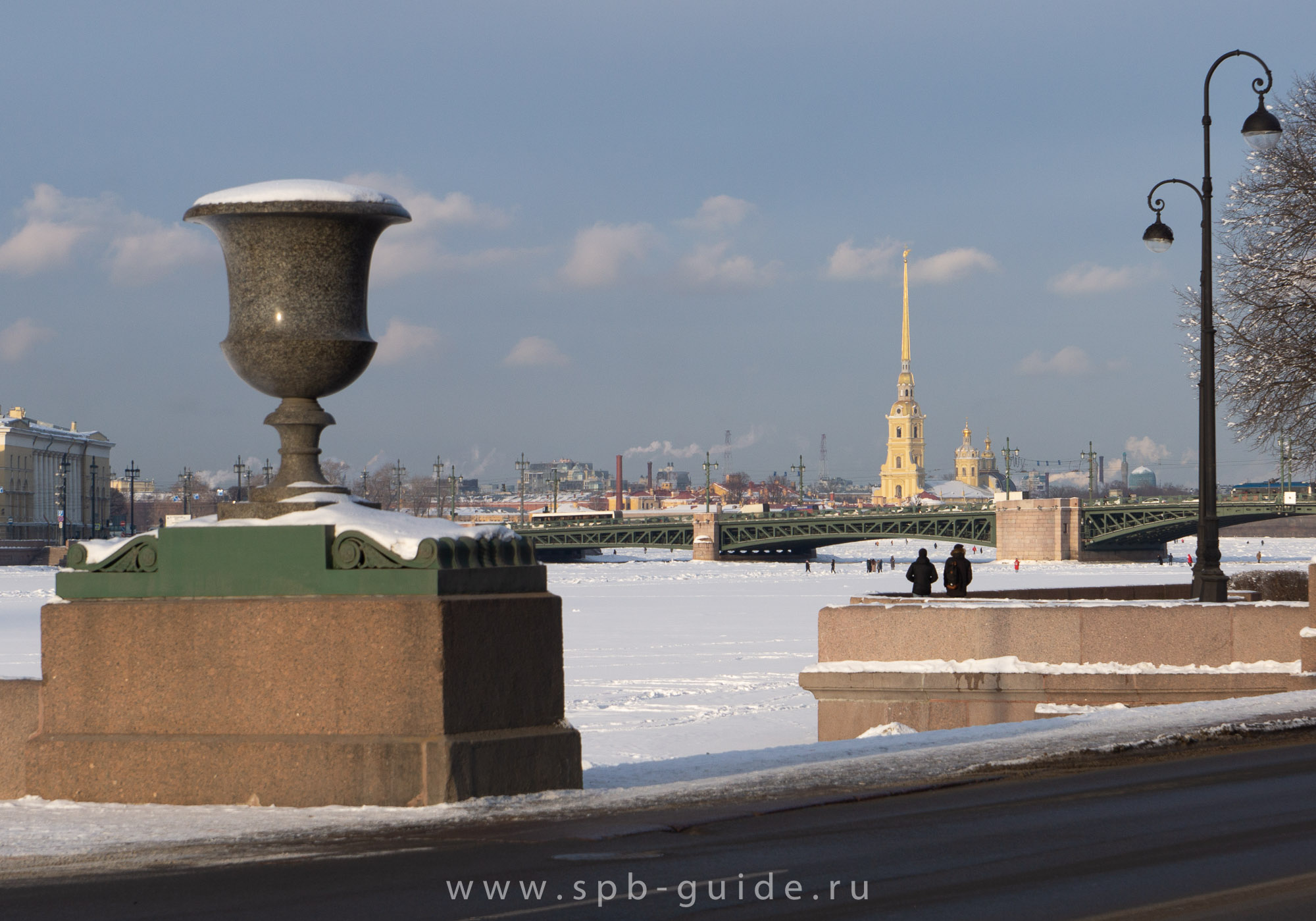 Петровский спуск на Неве