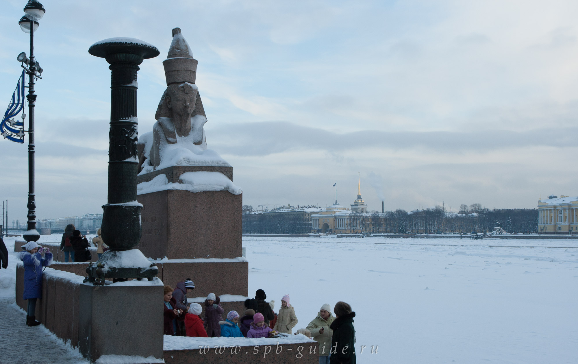 Пристань со сфинксами в Санкт-Петербурге Пристань со сфинксами в Санкт-Петербурге