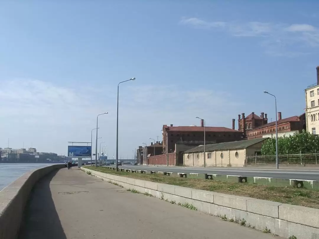Арсенальная набережная в Санкт-Петербурге Арсенальная набережная в Санкт-Петербурге