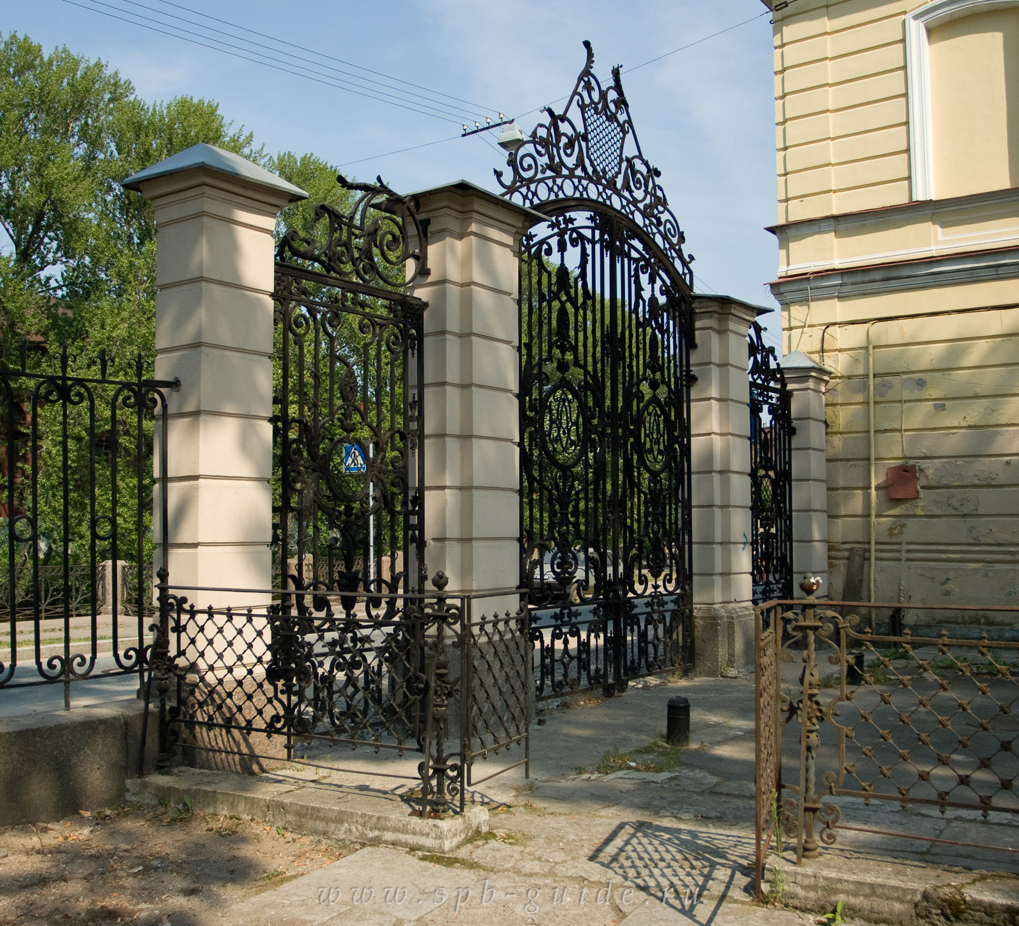 Дворец князя Александра Михайловича, дворец княгини М. В. Воронцовой Дворец князя Александра Михайловича, дворец княгини М. В. Воронцовой