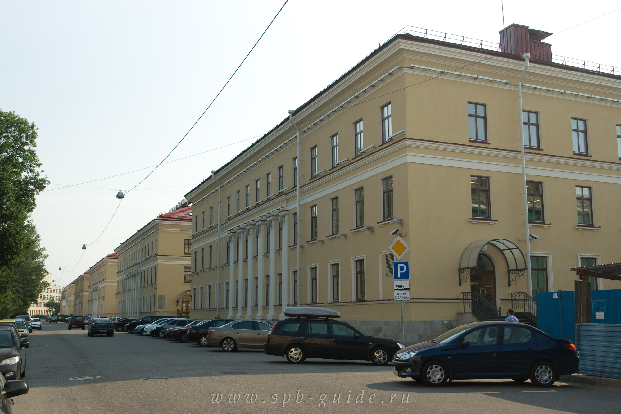 Улица Парадная в Санкт-Петербурге Улица Парадная в Санкт-Петербурге