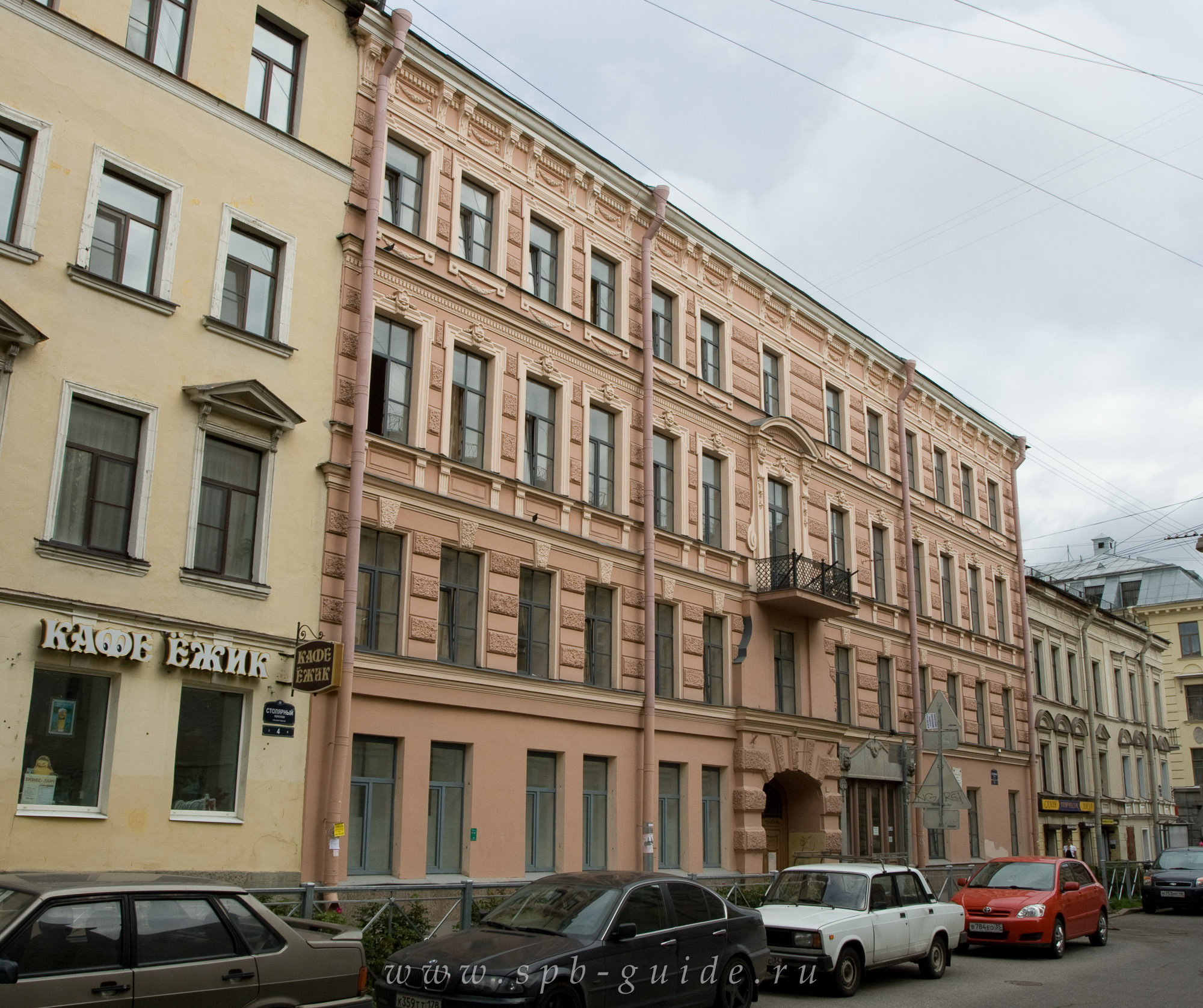 В этом доме жил Н.М. Пржевальский (Столярный пер. 6) В этом доме жил Н.М. Пржевальский (Столярный пер. 6)