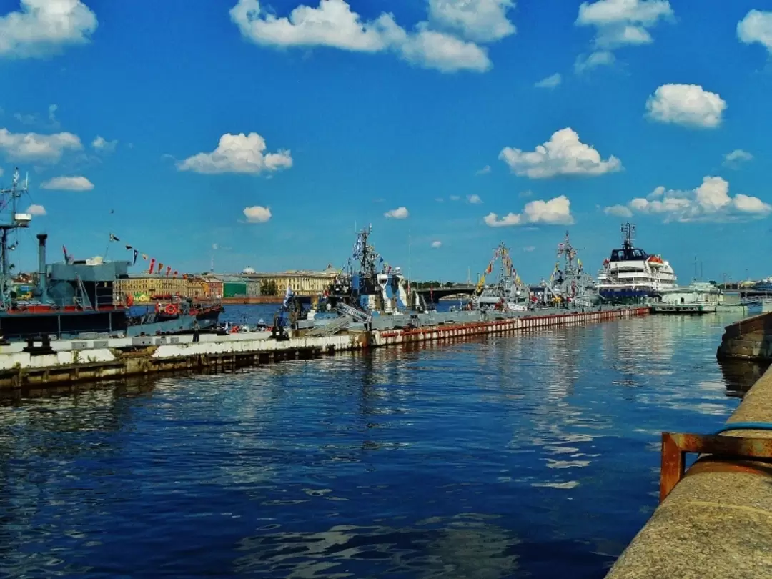 Английская набережная в день ВМФ Английская набережная в день ВМФ