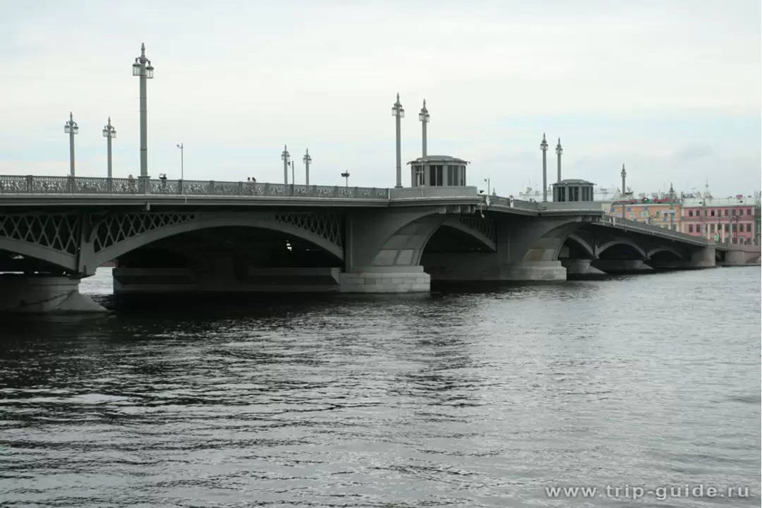 Благовещенский мост (бывший мост Лейтенанта Шмидта) Благовещенский мост (бывший мост Лейтенанта Шмидта)
