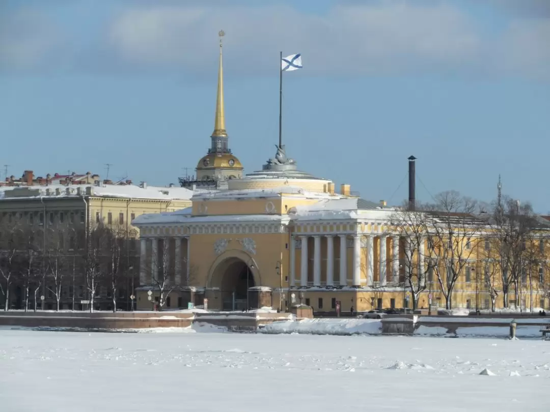 Большая Нева и Адмиралтейская набережная зимой Большая Нева и Адмиралтейская набережная зимой