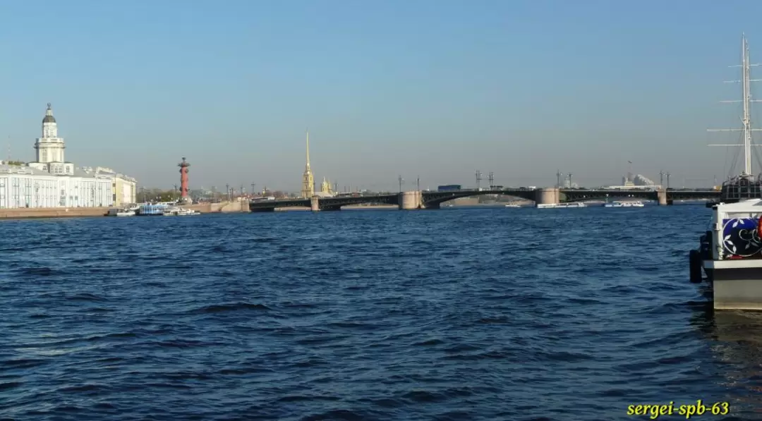 Дворцовый мост в Санкт-Петербурге Дворцовый мост в Санкт-Петербурге